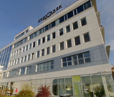 Bílá budova kliniky